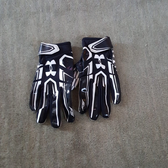 Under armour kids gloves - Picture 1 of 2